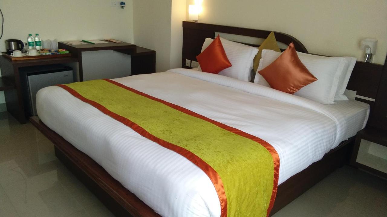 Hotel Park Riviera Guwahati Ngoại thất bức ảnh
