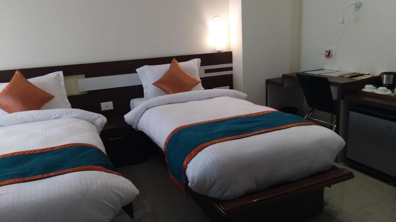 Hotel Park Riviera Guwahati Ngoại thất bức ảnh