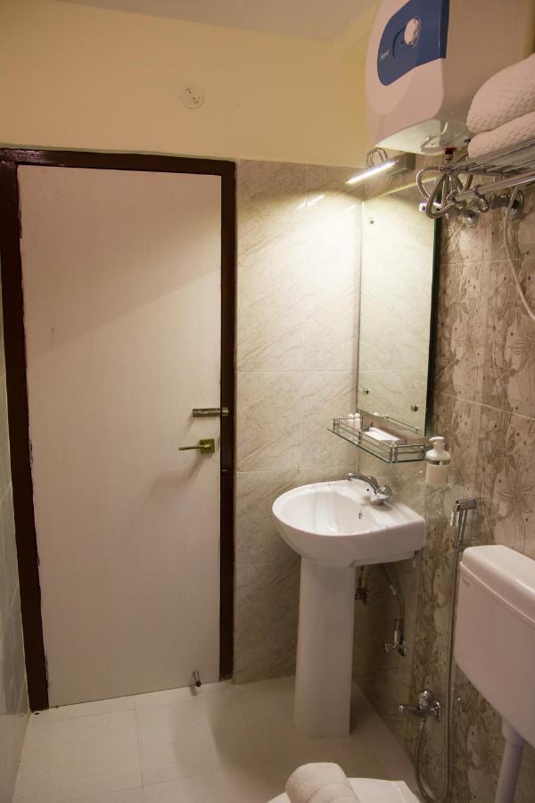 Hotel Park Riviera Guwahati Ngoại thất bức ảnh