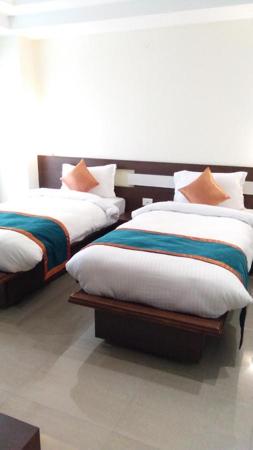 Hotel Park Riviera Guwahati Ngoại thất bức ảnh