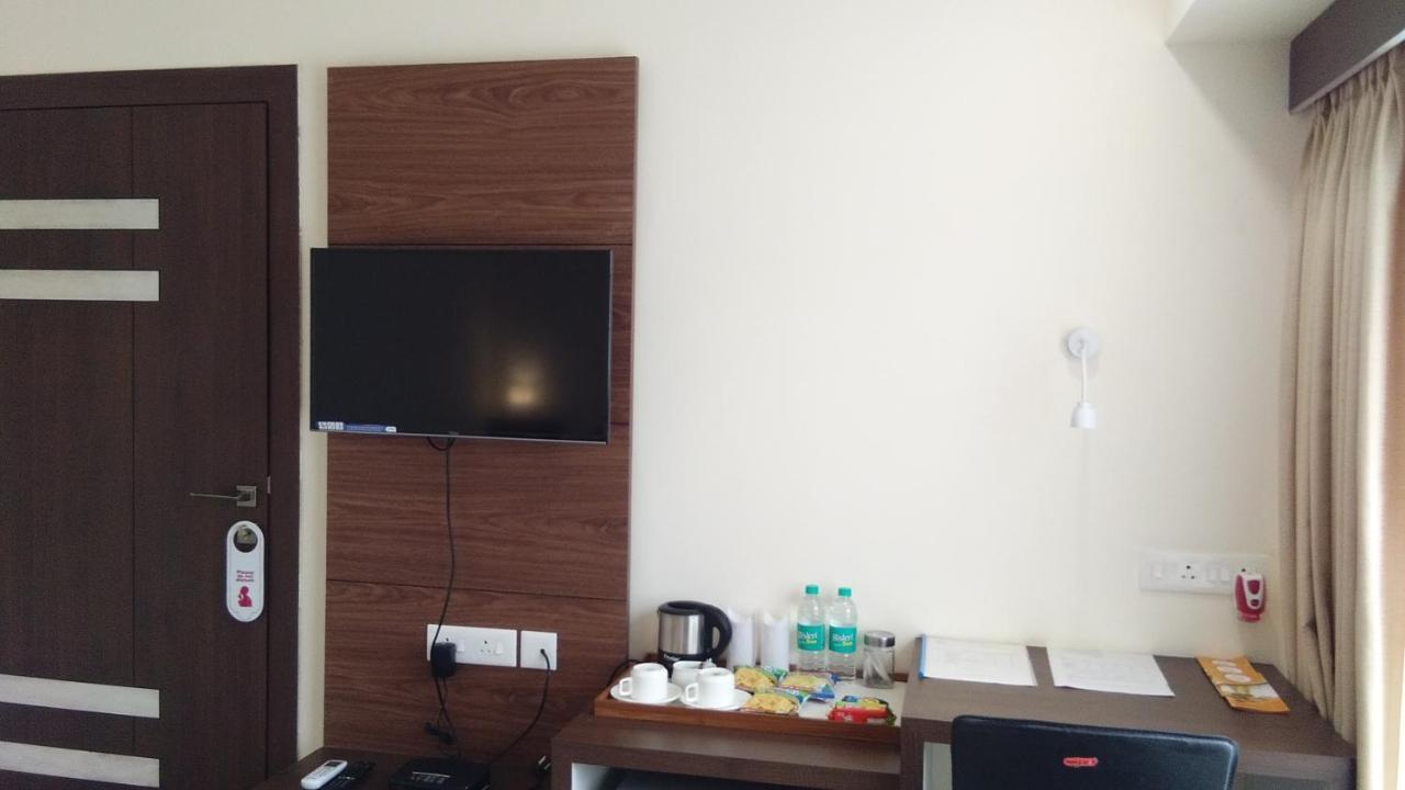 Hotel Park Riviera Guwahati Ngoại thất bức ảnh