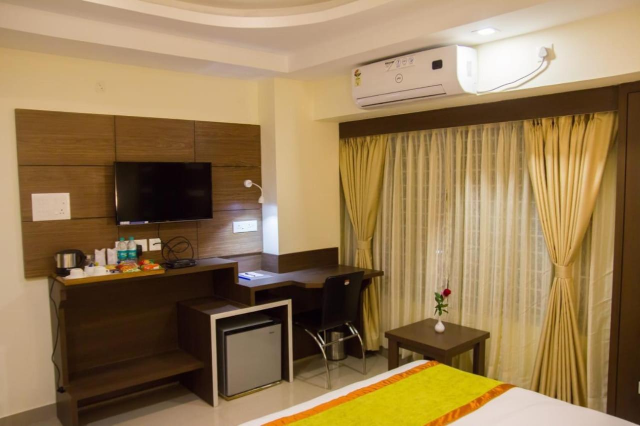 Hotel Park Riviera Guwahati Ngoại thất bức ảnh